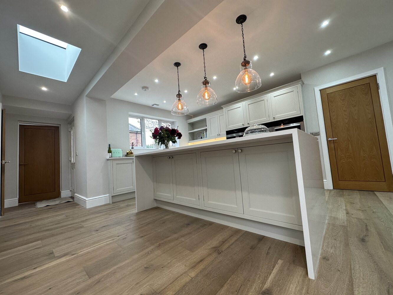 Kitchen extension with island and roof lantern - Morton